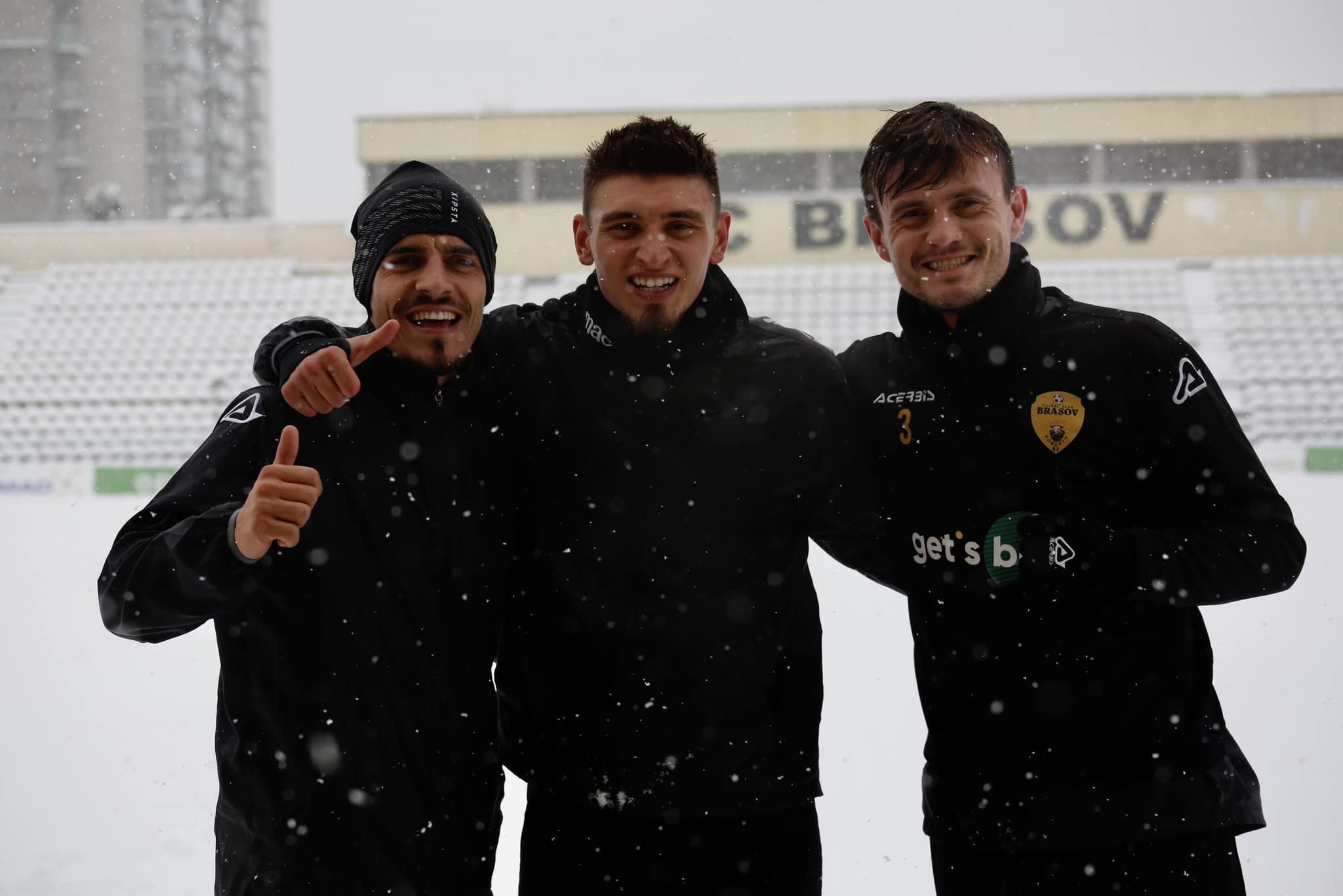 Jucătorii echipei FC Brașov, antrenament în zăpadă la începutul lunii aprilie!