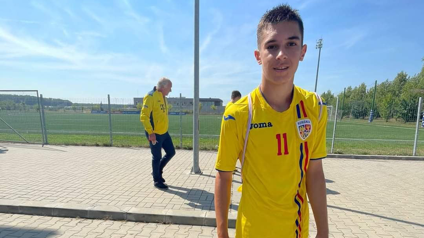 Încă un tânăr fotbalist român a semnat în Italia