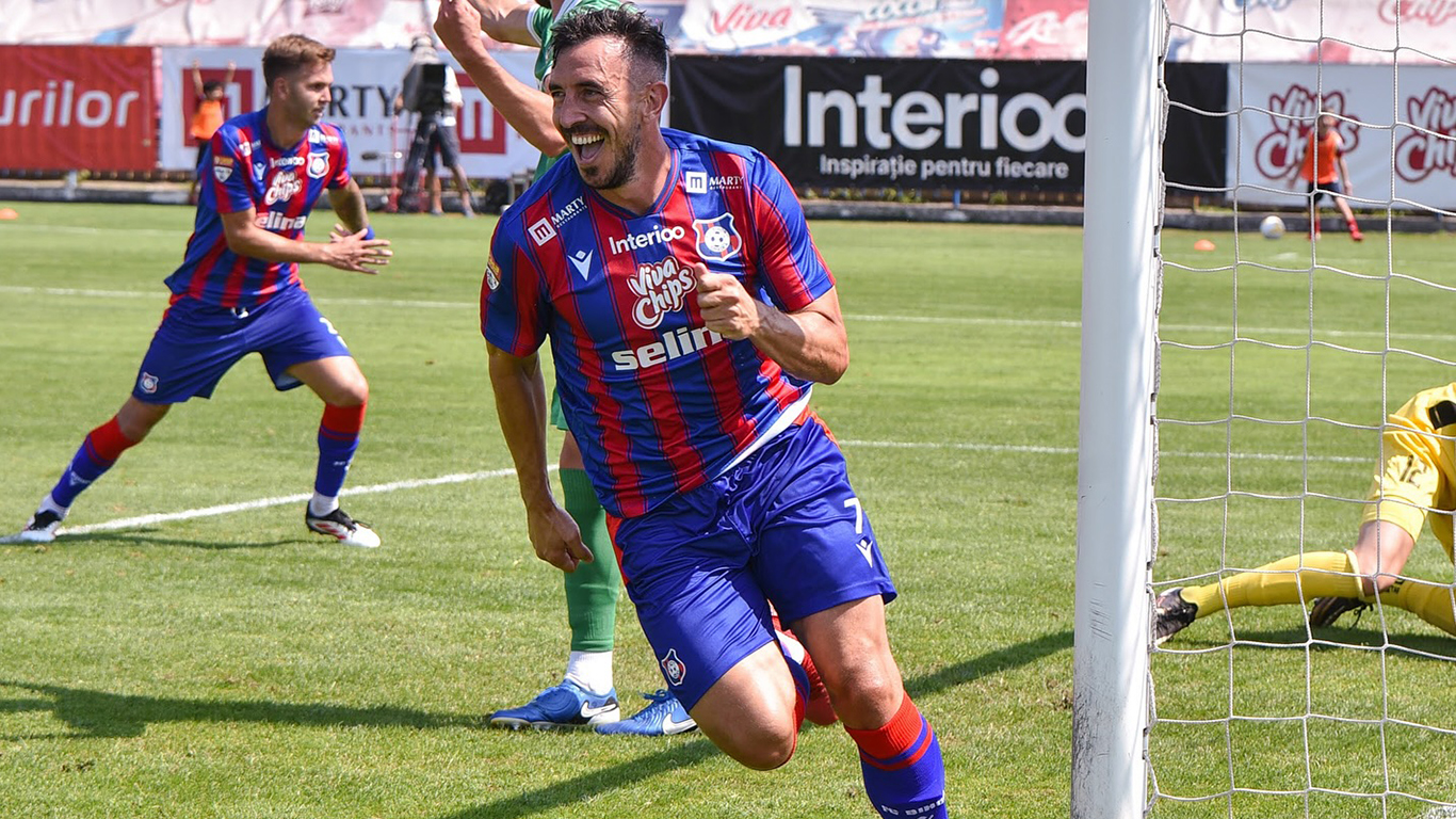 Ioan Hora continuă cu FC Bihor, ca fotbalist, pentru un al treilea sezon. În ultima ediție a dat 12 goluri. Foto: FC Bihor Oradea
