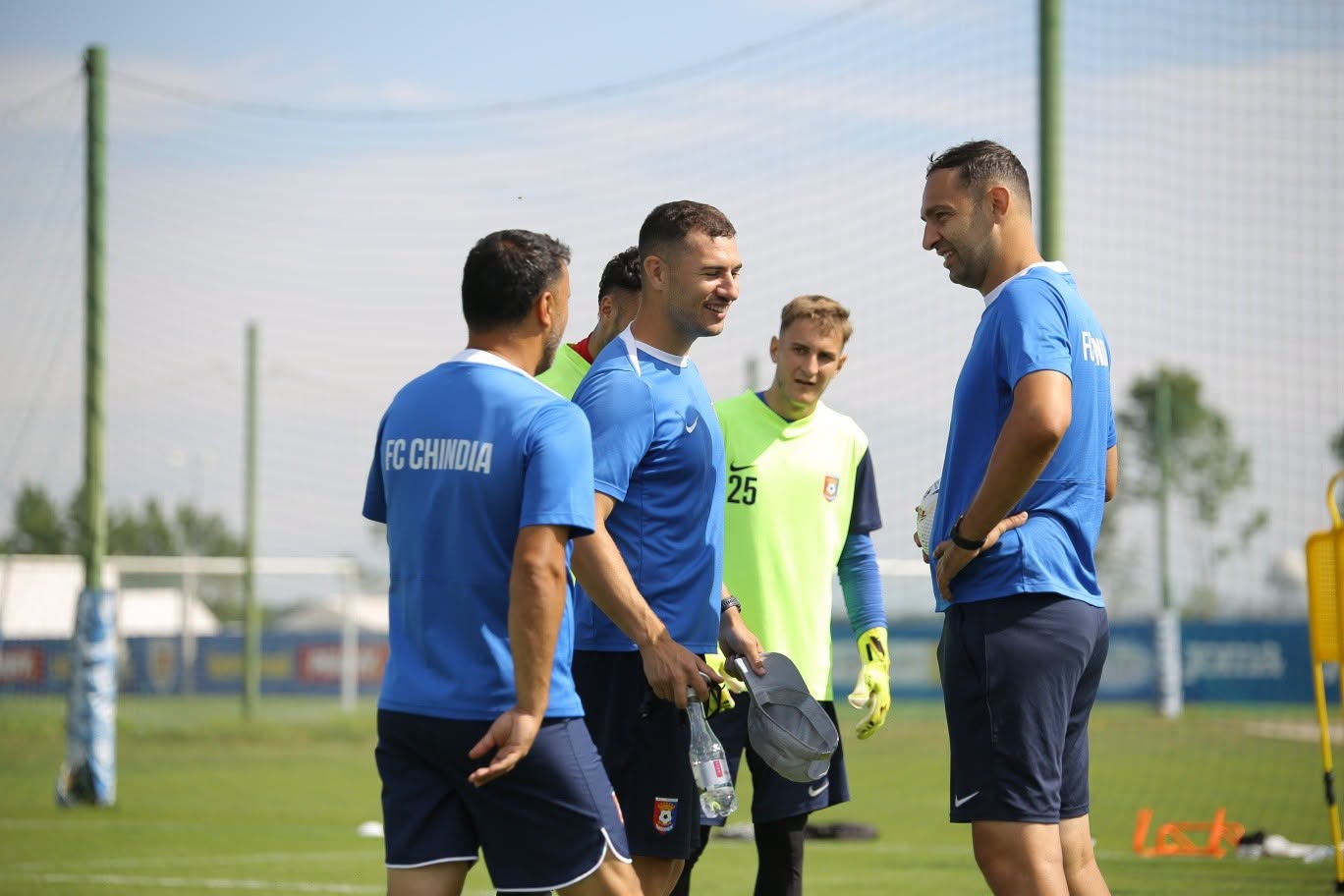 Cezar Lungu are doi noi portari la antrenamente: pe Arsenie Mocan, venit de la FC Bihor, și pe Nicolas Căuşanu (foto, în plan secund), venit de la CSM Vaslui.