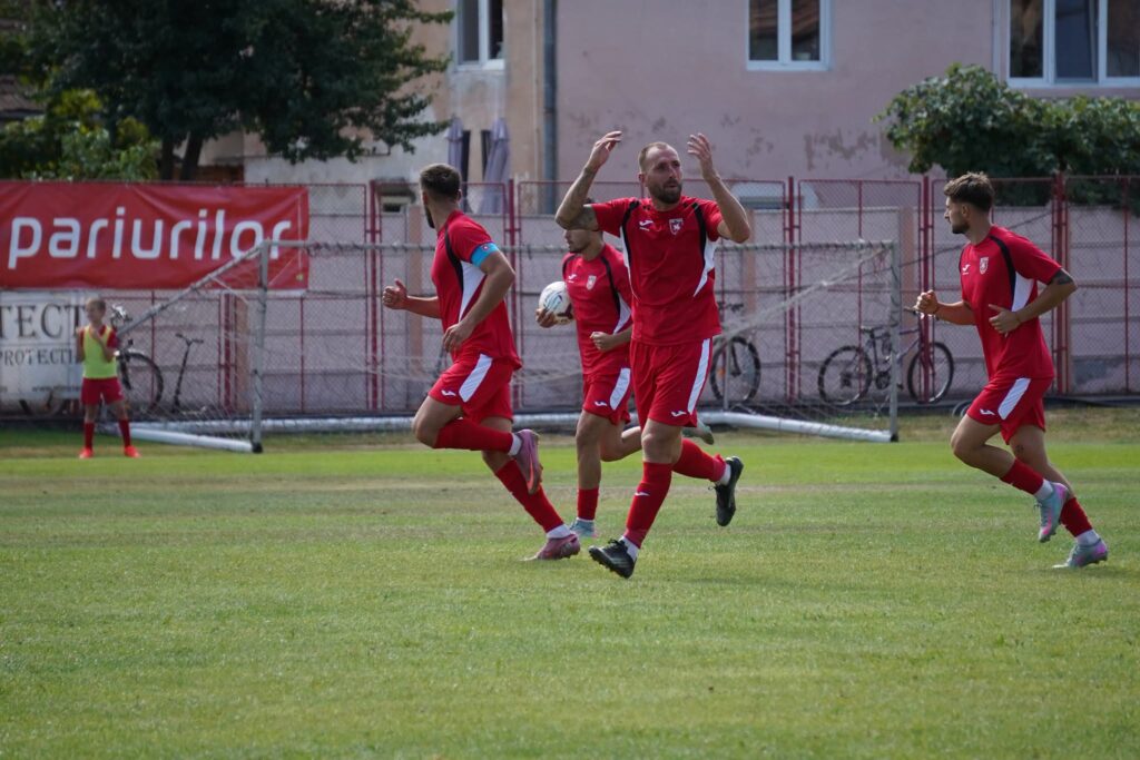CSC Șelimbăr țintește prima victorie în Liga 2, după un start deloc convingător, contra CS Dinamo. Eugen Beza e însă prudent: ”O echipă interesantă, ne pune în gardă!”