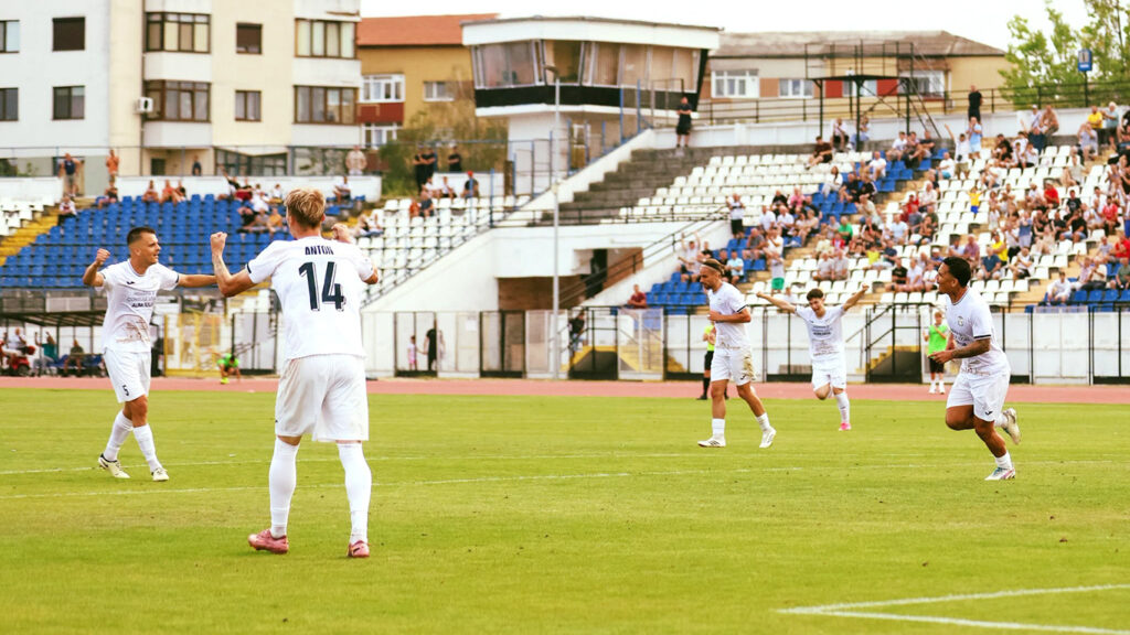 Campanie de achiziții halucinantă la CSM Unirea Alba Iulia, cu 25 de jucători aduși după ratarea promovării în Liga 2! Ultimii nou-veniți sunt un fundaș despărțit rapid de Vâlcea și cu un atacant congolez