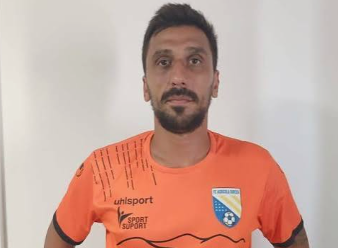 Denis Ispas, prestație de atacant adevărat în Liga 3, dar și de fundaș dur și eliminat, în același meci: ”Greșeli mari de arbitraj! Am primit al doilea galben pentru simulare, dar adversarul mi-a pus talpa pe gleznă”