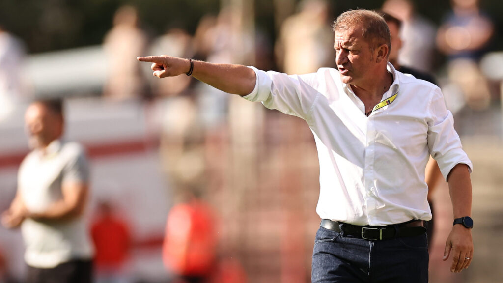 ACSM Reșița are nevoie de victorie contra FC Bacău pentru a reveni pe locul 2 în Liga 2. Dorinel Munteanu: ”O echipă fără susținerea suporterilor n-aș cataloga-o ca o echipă cu pretenții sau să-și dorească ceea ce ne dorim noi”