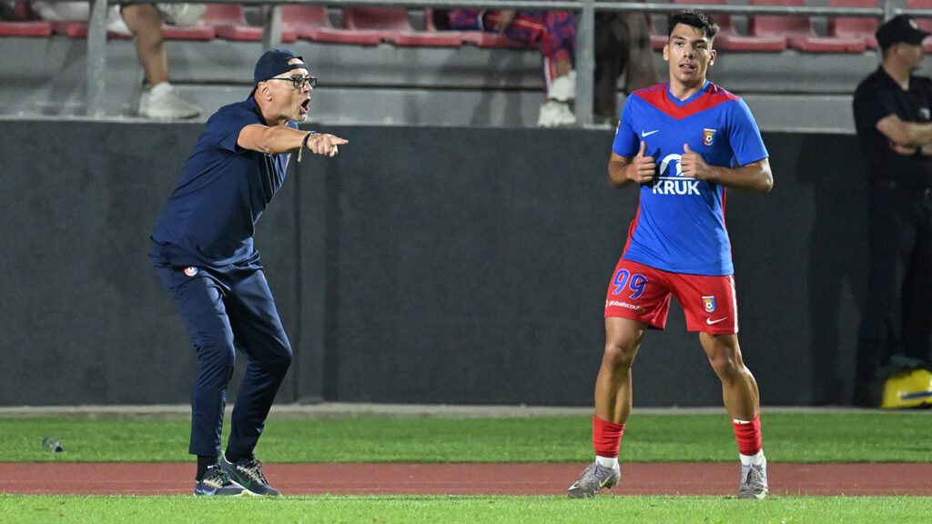 Iritat după eșecul Chindiei cu FC Voluntari, Leo Grozavu s-a ridicat și a părăsit conferința de presă. Ia în calcul să plece dacă nu i se aduc întăriri: ”Ce, nu se mai joacă fotbal pe planetă sau la Târgoviște?”